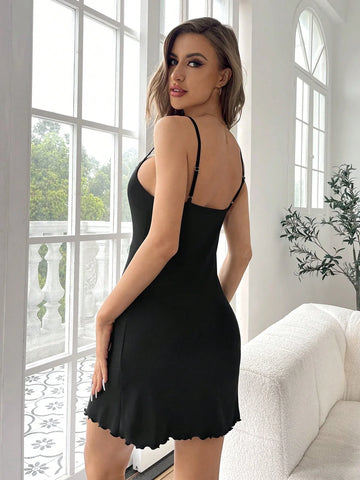 Nuisette de pyjama avec garniture